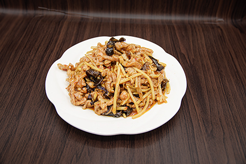 p13. shredded pork with garlic sauce 鱼香肉丝 <img title='Spicy & Hot' align='absmiddle' src='/css/spicy.png' />